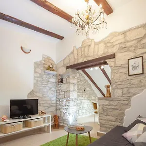 https://apartments-mario-pula.in-istria.net