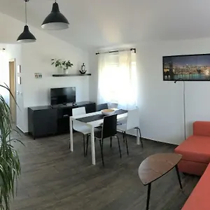 https://apartments-pula-52100.pula-hotels.org